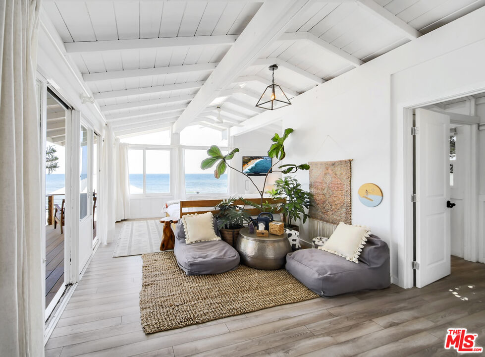 Malibu, California, 90265, United States, 3 Bedrooms Bedrooms, ,2 BathroomsBathrooms,Residential,For Sale,1992051