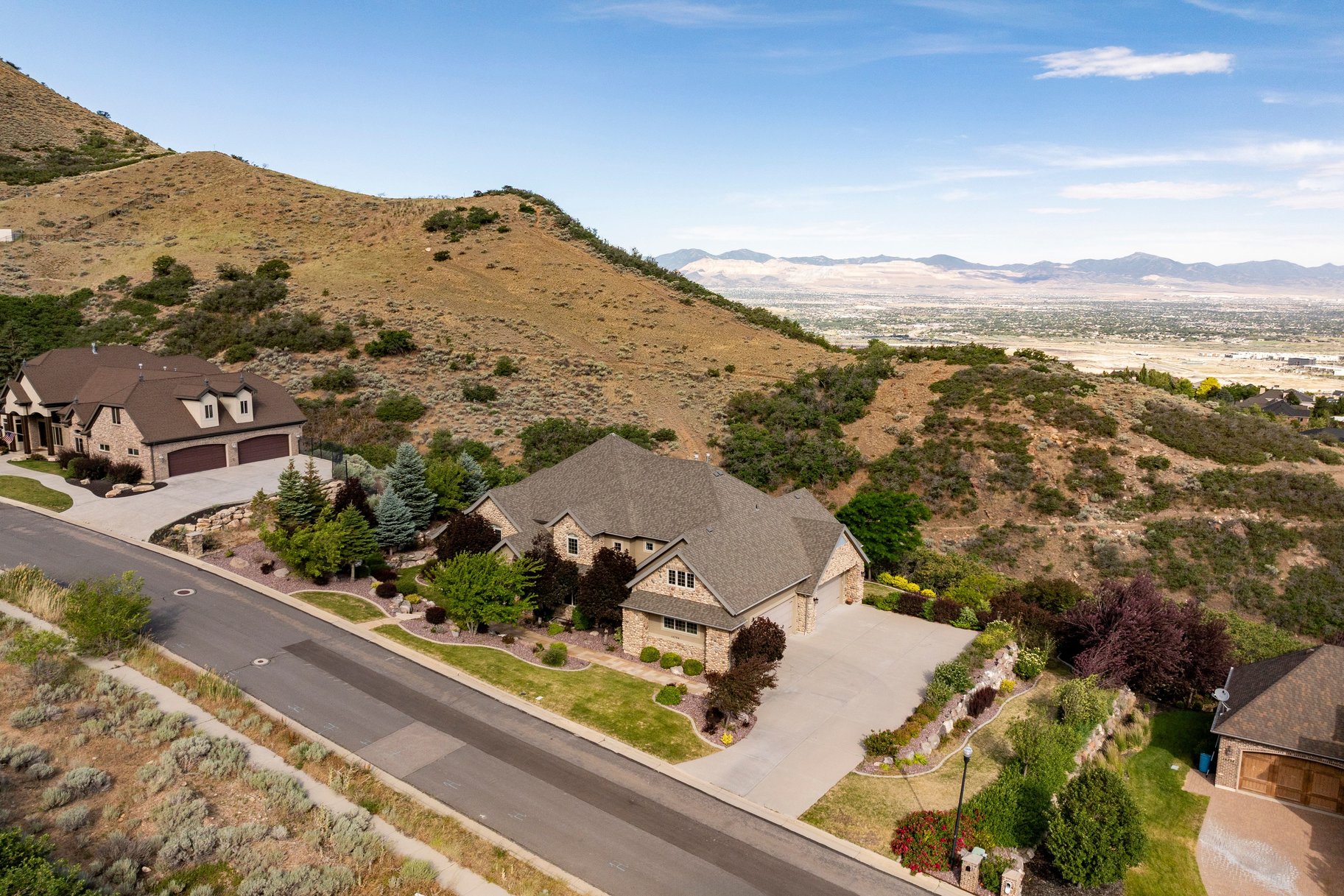  Mountain Views, Trail Access & Luxury East Bench Living - 物件實景