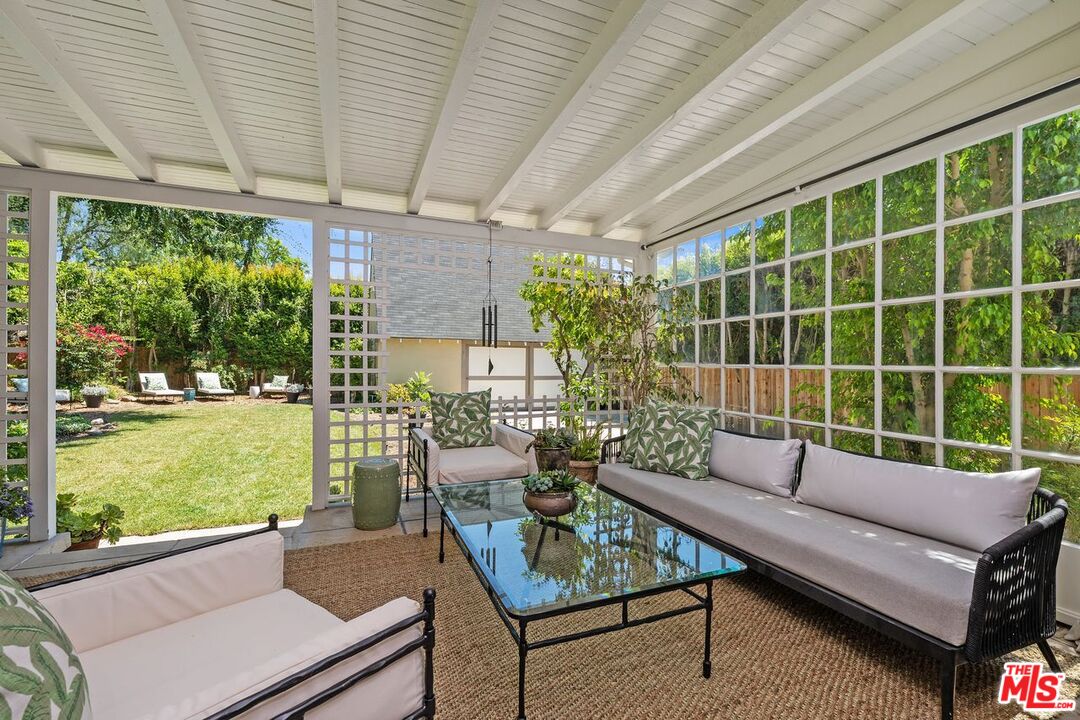 Los Angeles, California, 90004, United States, 5 Bedrooms Bedrooms, ,3 BathroomsBathrooms,Residential,For Sale,1940540