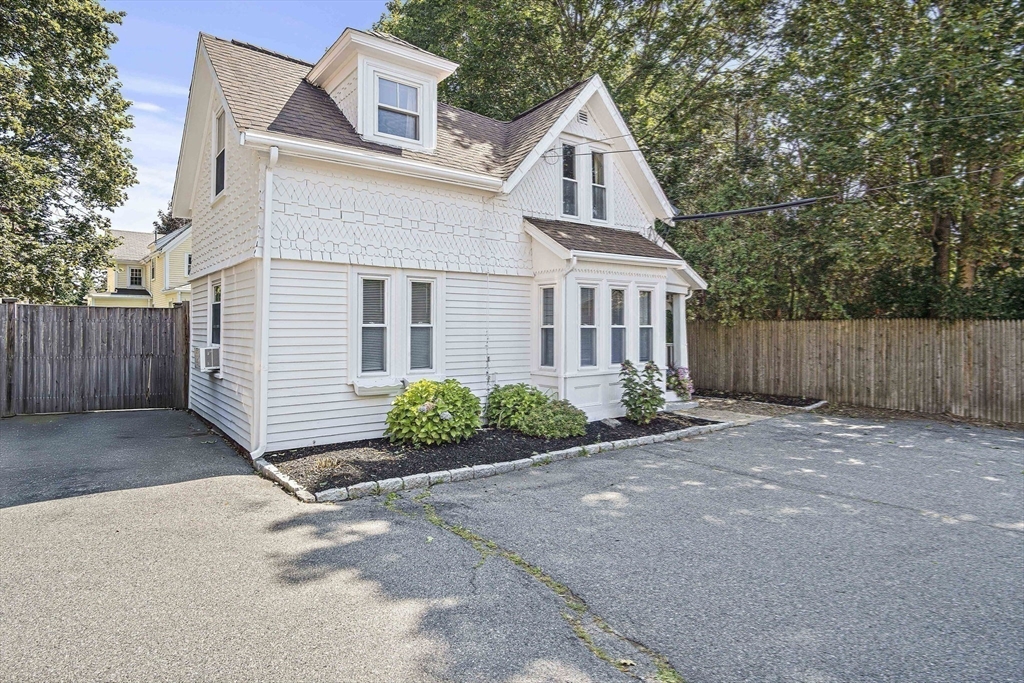 Danvers, Massachusetts, 01923, United States, 3 Bedrooms Bedrooms, ,2 BathroomsBathrooms,Residential,For Sale,1925494