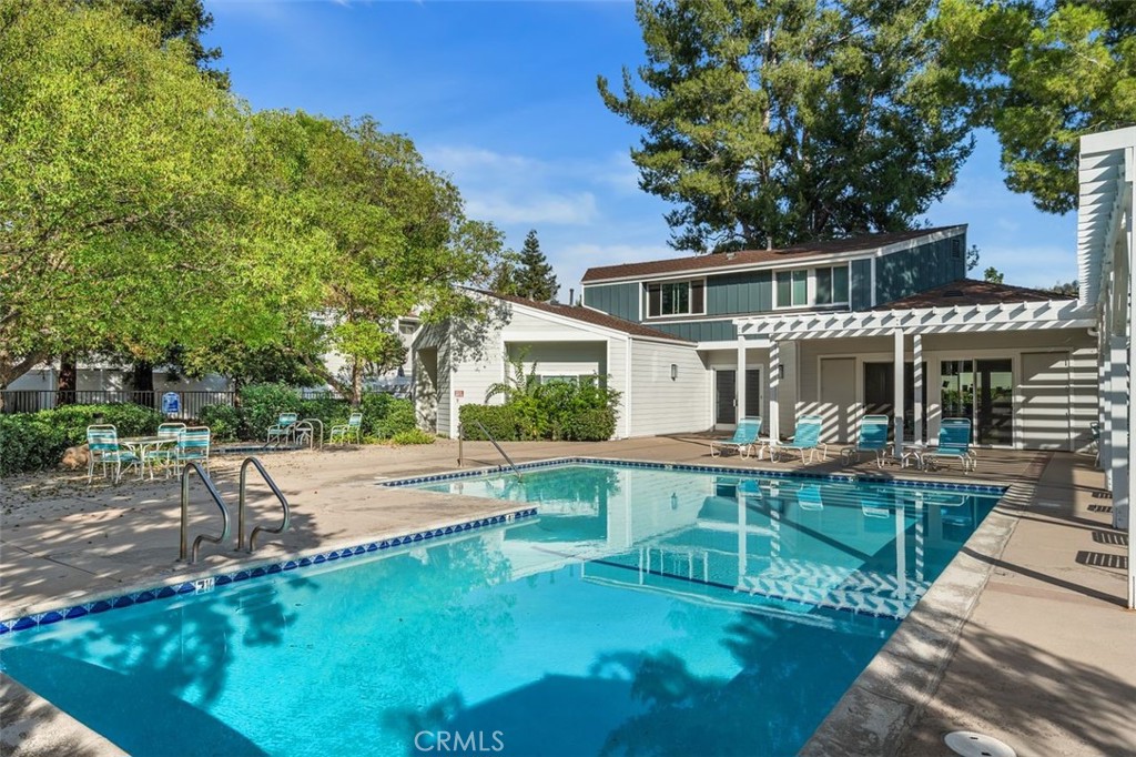 Northridge, California, 91325, United States, 2 Bedrooms Bedrooms, ,3 BathroomsBathrooms,Residential,For Sale,1991947