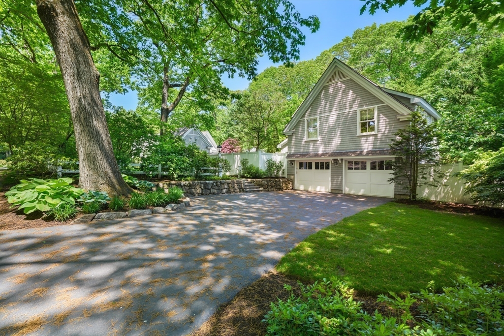 Wellesley, Massachusetts, 02481, United States, 2 Bedrooms Bedrooms, ,3 BathroomsBathrooms,Residential,For Sale,1941651