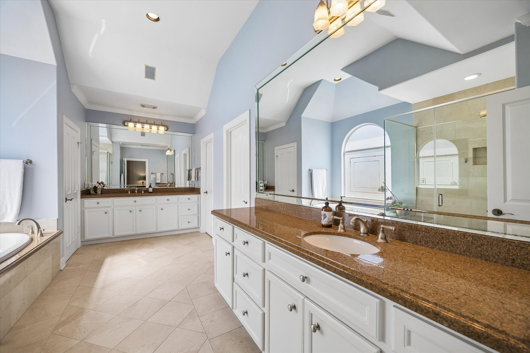  2426 Nantucket Drive B - 物件實景