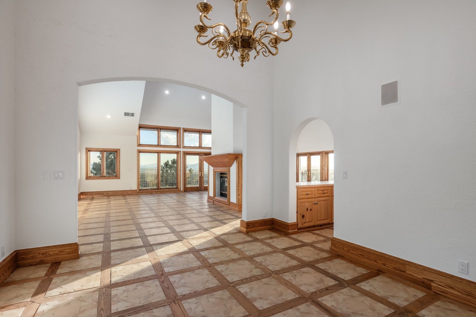  European Estate with Huge Views of the Valley - 物件實景