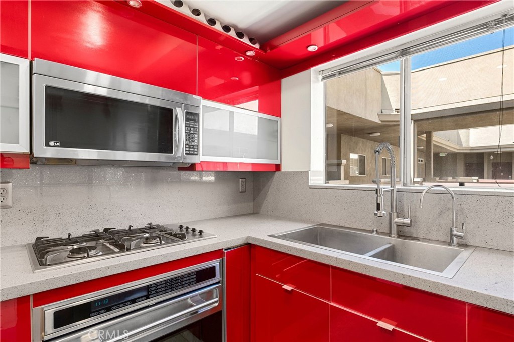 Sherman Oaks, California, 91423, United States, 2 Bedrooms Bedrooms, ,2 BathroomsBathrooms,Residential,For Sale,1708509