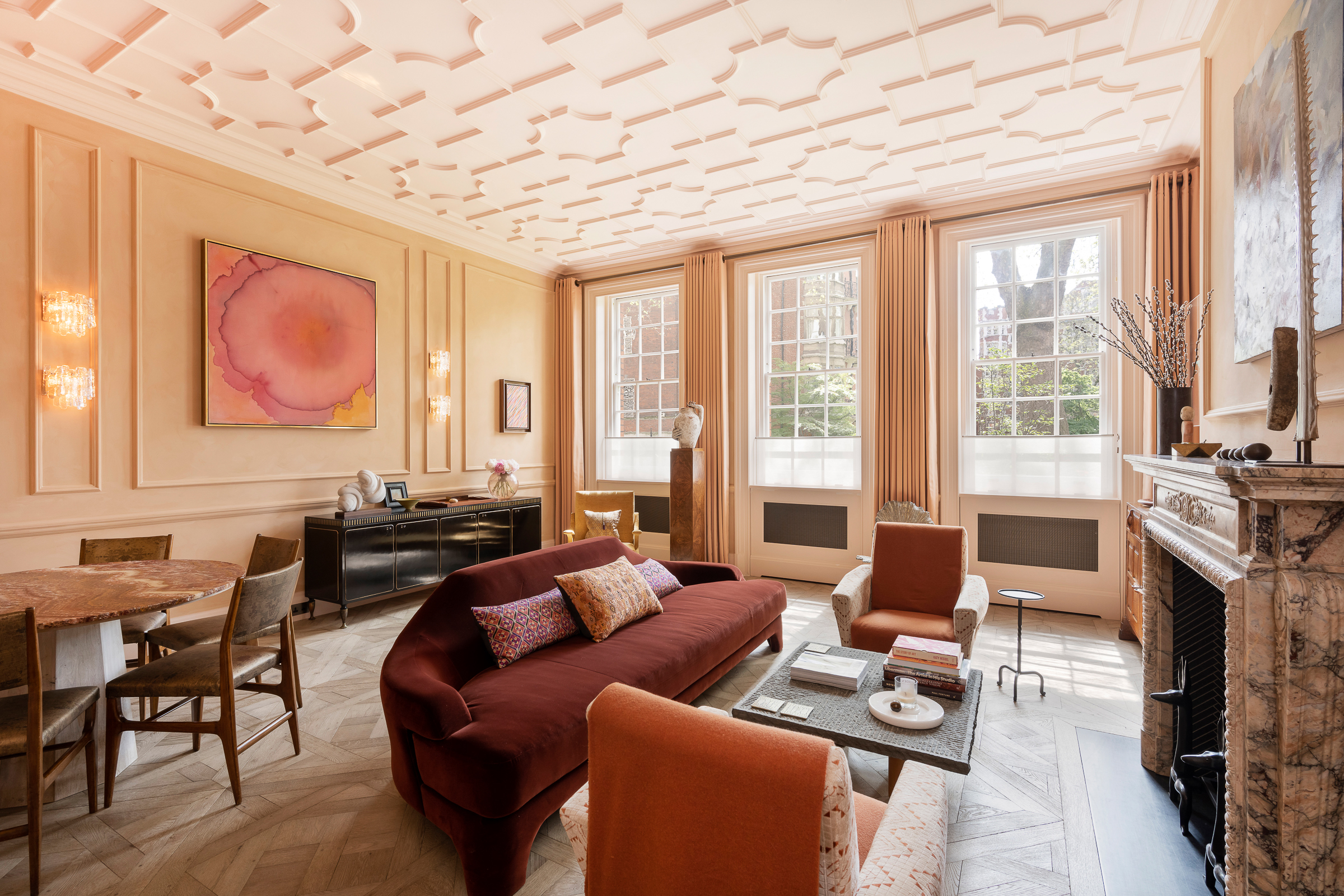 A Refined Mayfair Pied-à-Terre 