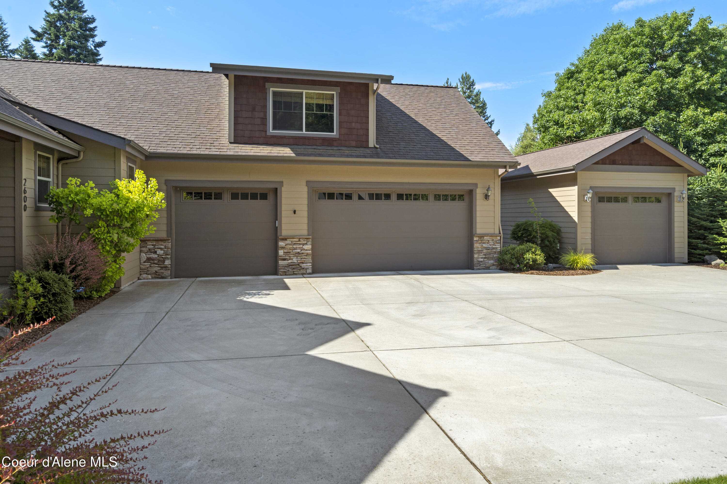 Coeur d'Alene, Idaho, 83815, United States, 5 Bedrooms Bedrooms, ,4 BathroomsBathrooms,Residential,For Sale,2048634