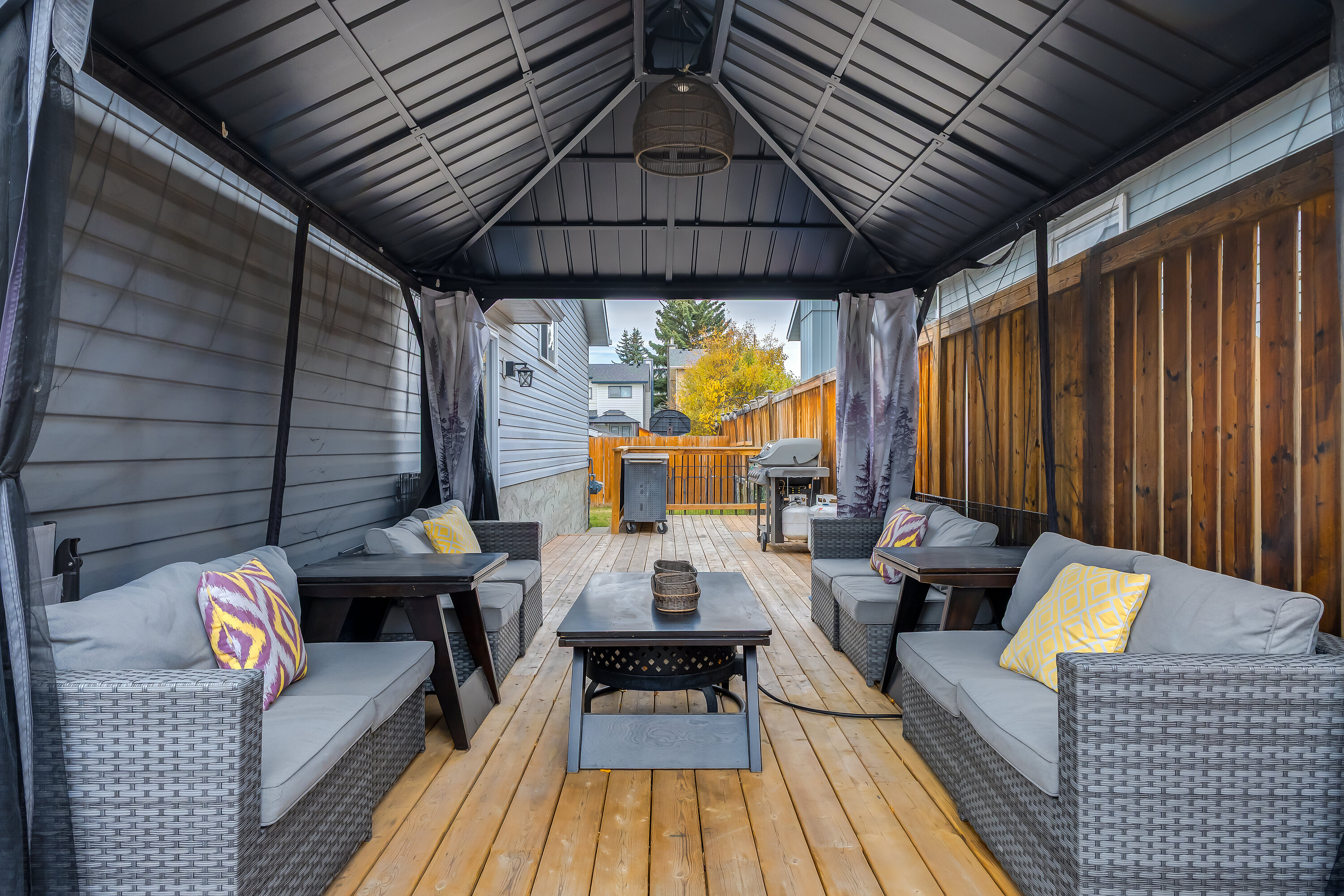  228 Deer Ridge Place SE - 物件實景