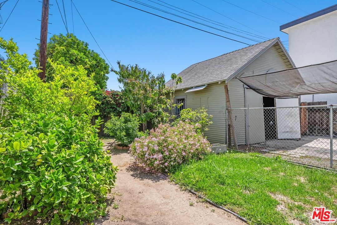 Los Angeles, California, 90004, United States, 3 Bedrooms Bedrooms, ,1 BathroomBathrooms,Residential,For Sale,1896510