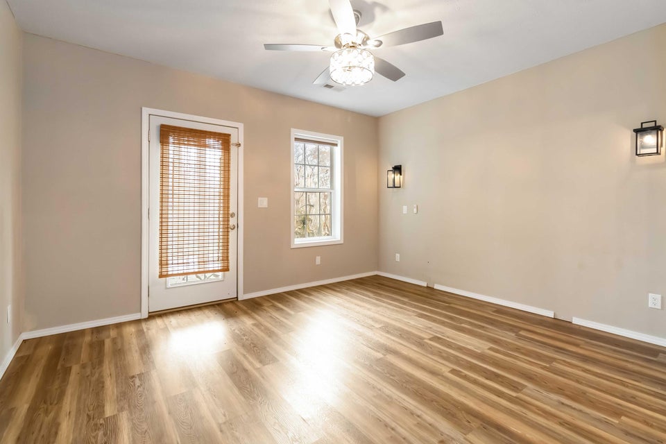 Dunnville, Kentucky, 42528, United States, 6 Bedrooms Bedrooms, ,5 BathroomsBathrooms,Residential,For Sale,1998018