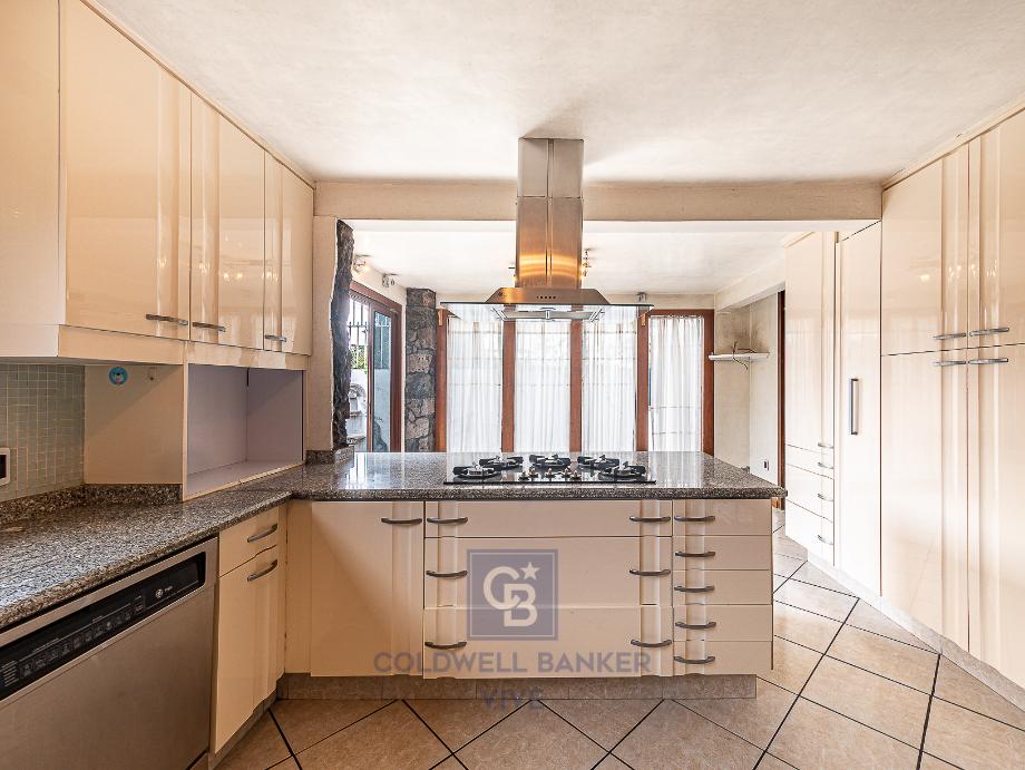 Avenida del Marquez, Metepec, Estado de méxico, 52178, Mexico, 4 Bedrooms Bedrooms, ,5 BathroomsBathrooms,Residential,For Sale,Avenida del Marquez,1615864