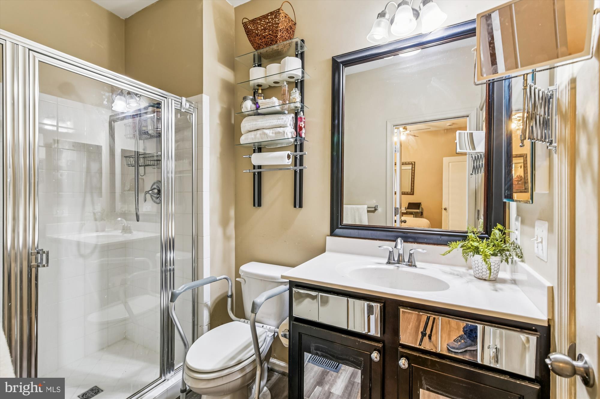 Aberdeen, Maryland, 21001, United States, 6 Bedrooms Bedrooms, ,5 BathroomsBathrooms,Residential,For Sale,1996659