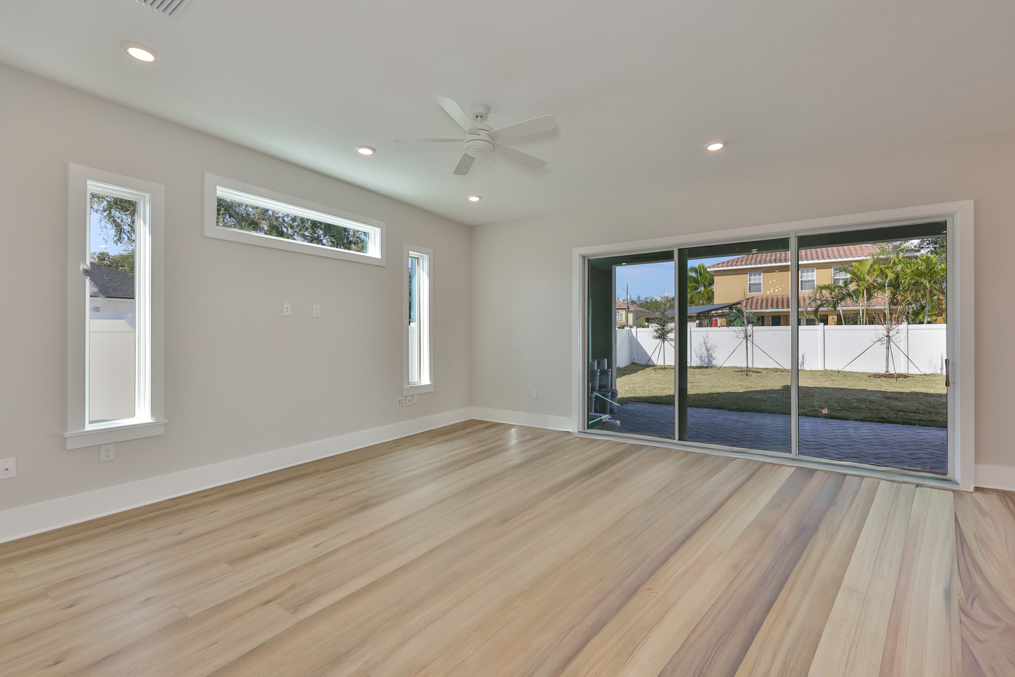 Tampa, Florida, 33611, United States, 5 Bedrooms Bedrooms, ,4 BathroomsBathrooms,Residential,For Sale,1992381