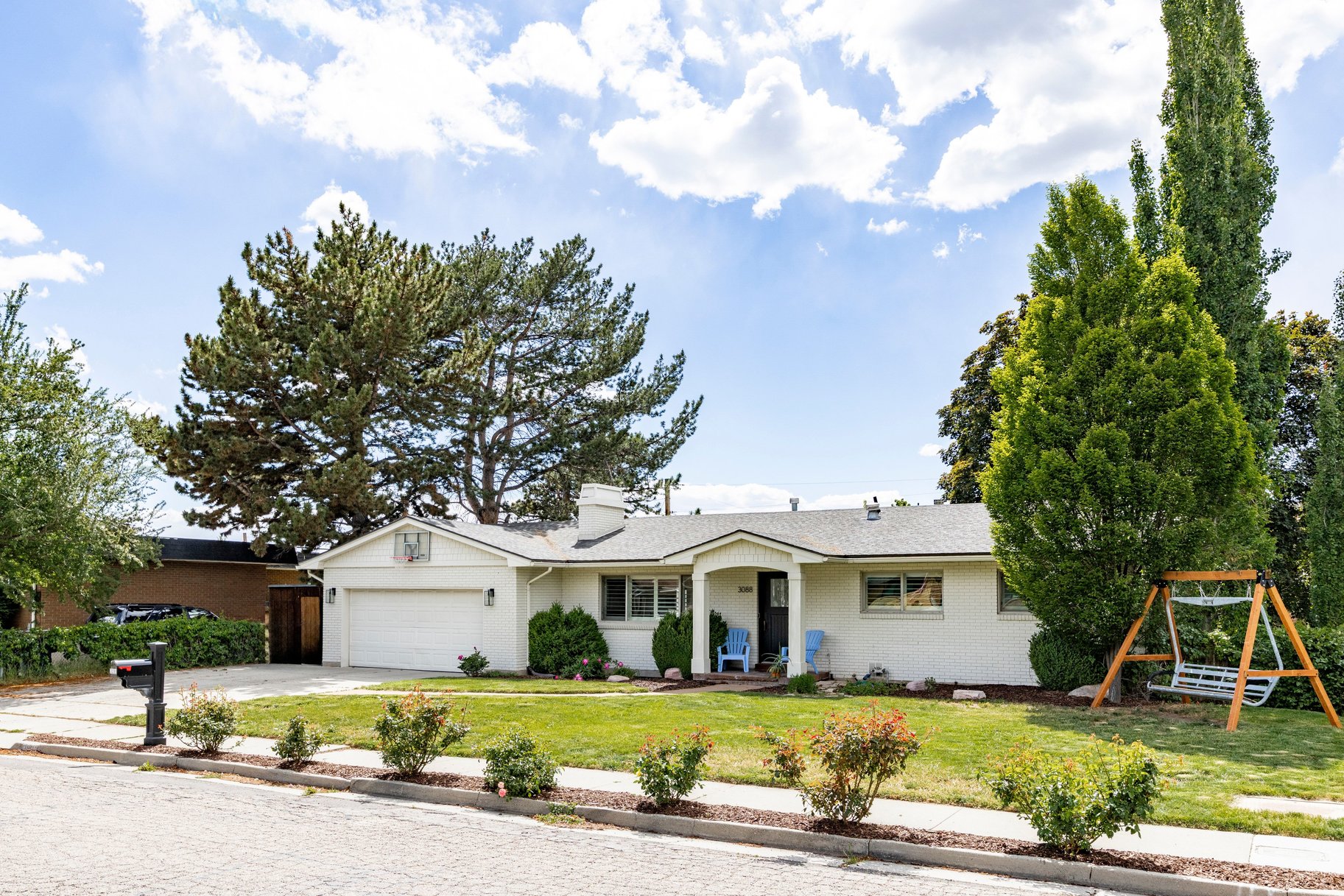  Modernized Millcreek Rambler with Open Living & Private Backyard - 物件實景