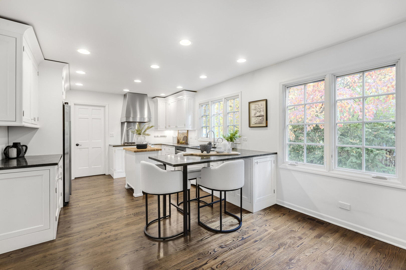 Lake Forest, Illinois, 60045, United States, 4 Bedrooms Bedrooms, ,3 BathroomsBathrooms,Residential,For Sale,1989668