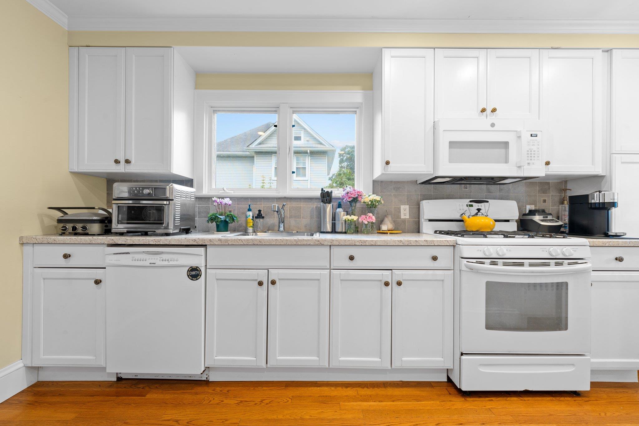 Rockville Centre, New York, 11570, United States, 4 Bedrooms Bedrooms, ,2 BathroomsBathrooms,Residential,For Sale,1928749
