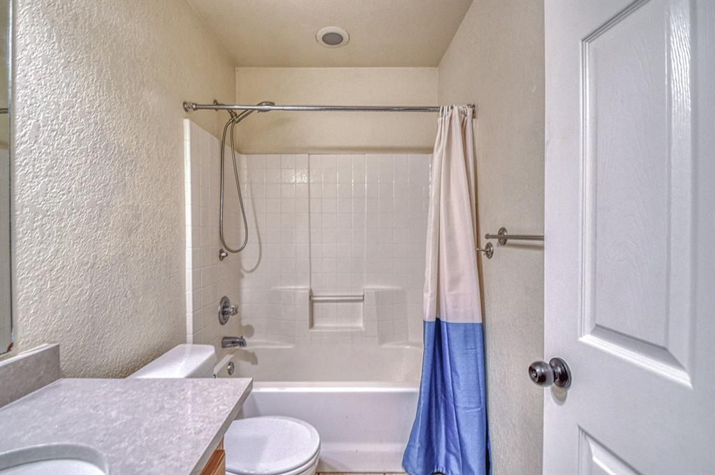 Noble, Oklahoma, 73068, United States, 6 Bedrooms Bedrooms, ,4 BathroomsBathrooms,Residential,For Sale,1978197