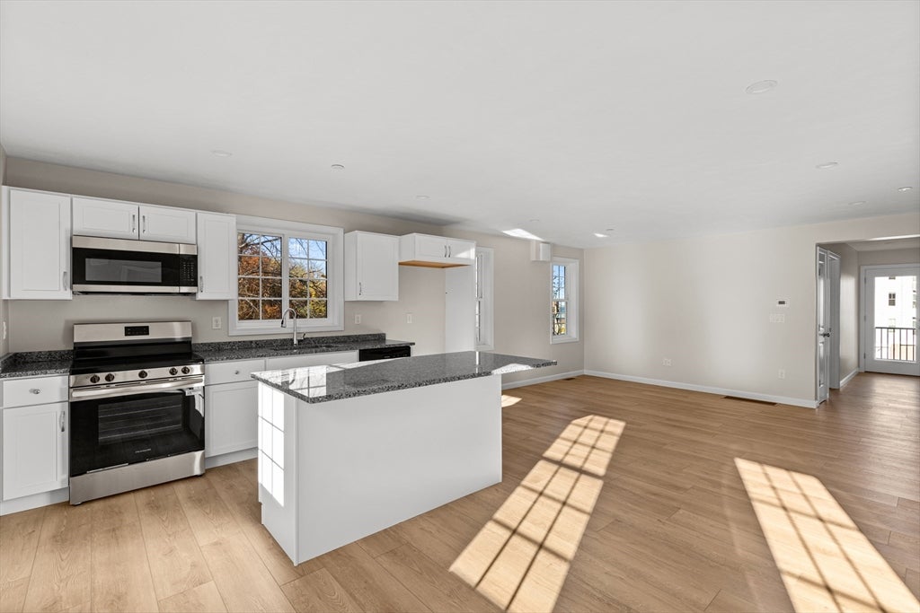 Plymouth, Massachusetts, 02360, United States, 2 Bedrooms Bedrooms, ,2 BathroomsBathrooms,Residential,For Sale,1988520