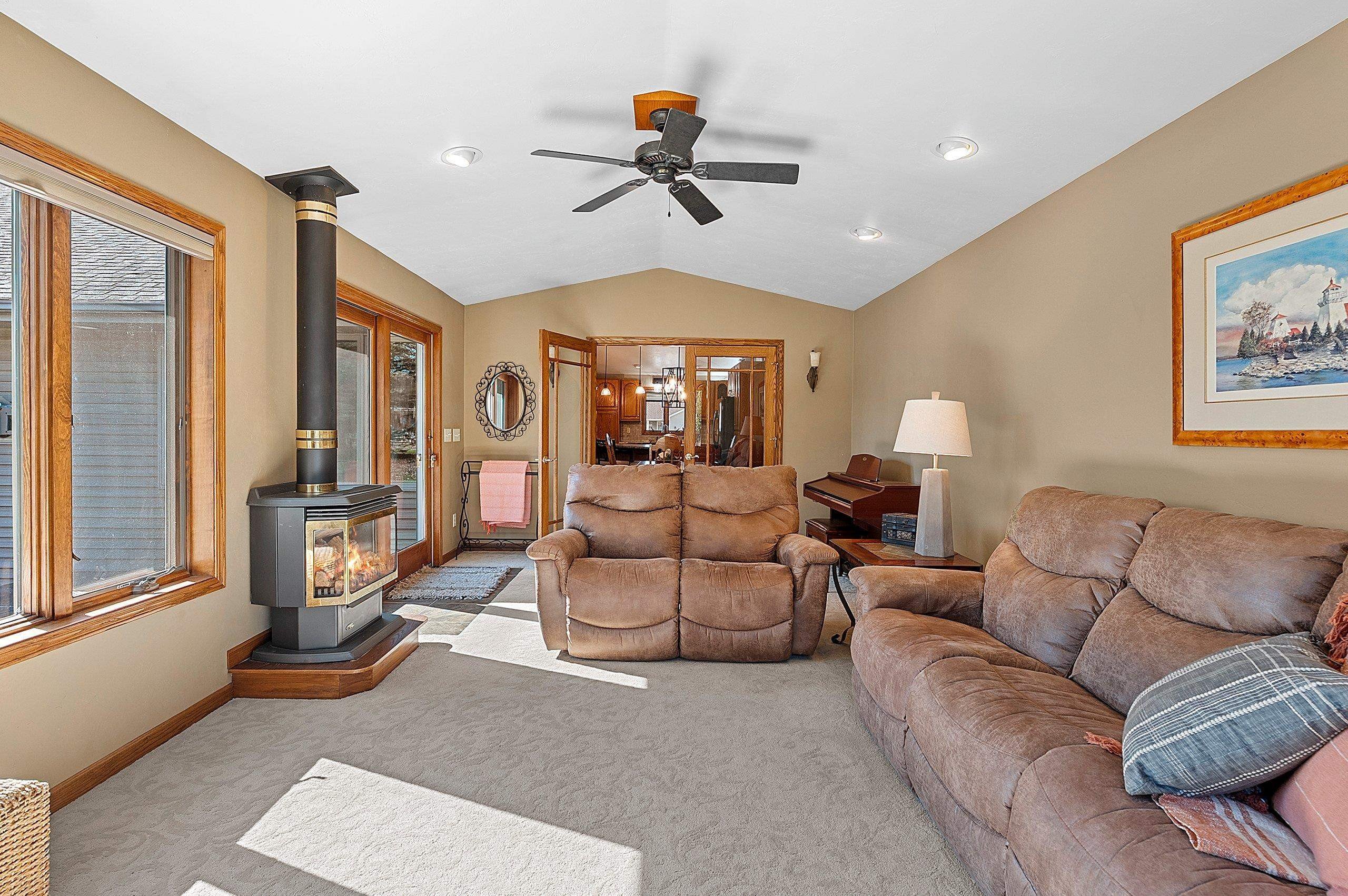 GREEN BAY, Wisconsin, 54313, United States, 4 Bedrooms Bedrooms, ,4 BathroomsBathrooms,Residential,For Sale,2048613