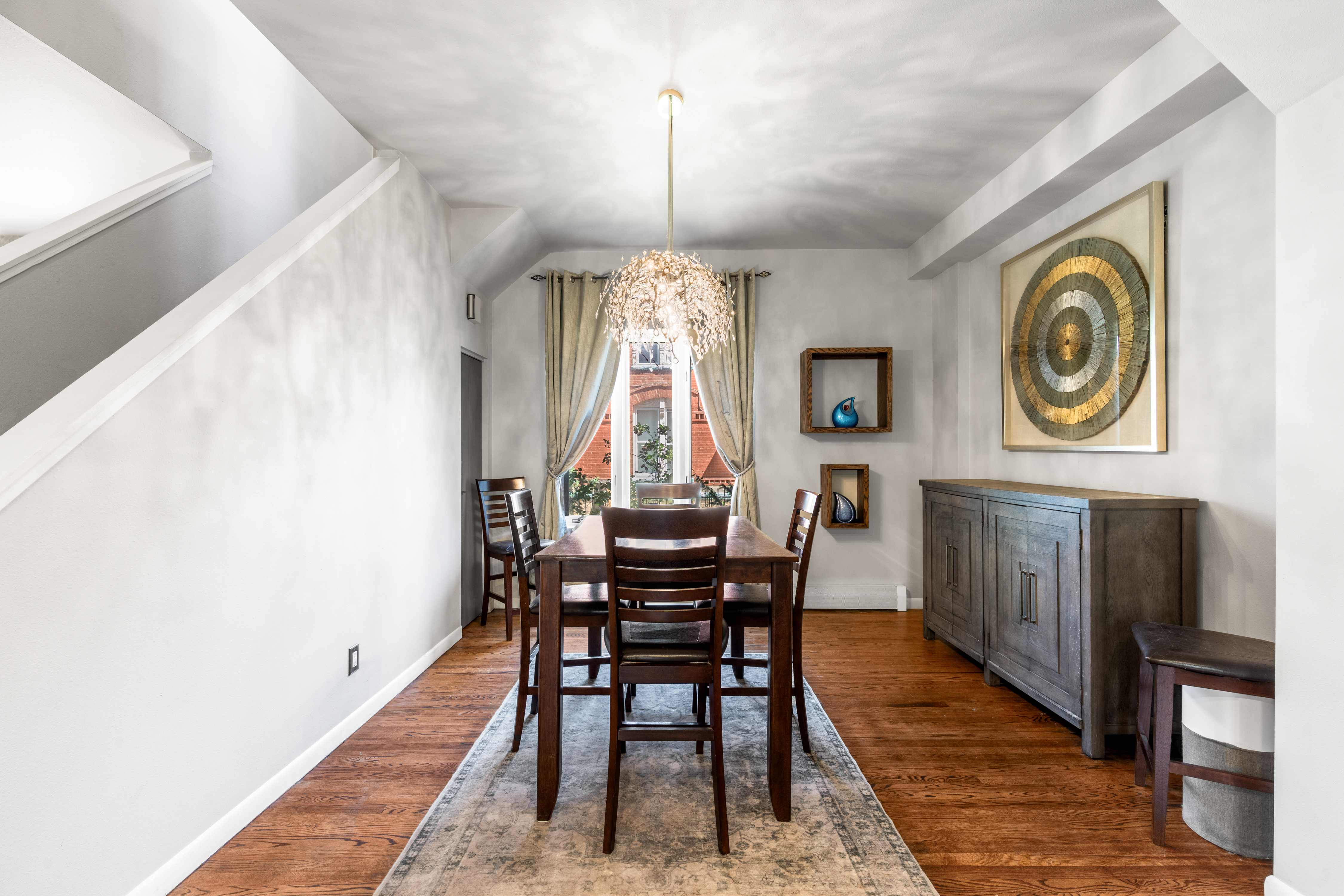  Outstanding Victorian-Style Home Just a Block From Broadway - 物件實景