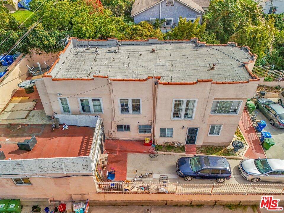 Los Angeles, California, 90019, United States, 6 Bedrooms Bedrooms, ,Residential,For Sale,1987981