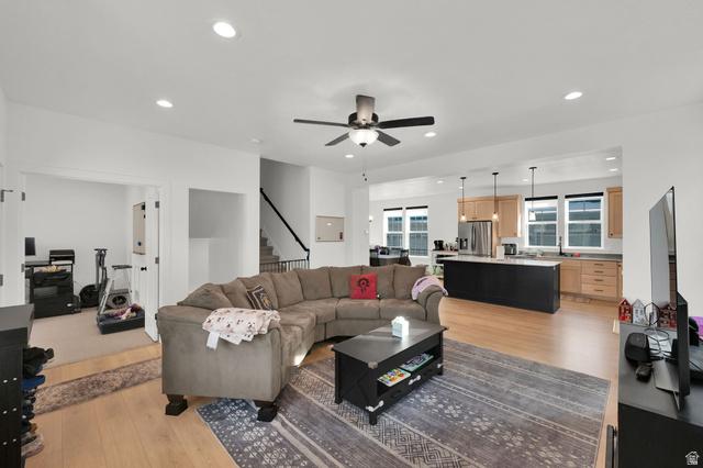 South Jordan, Utah, 84009, United States, 5 Bedrooms Bedrooms, ,4 BathroomsBathrooms,Residential,For Sale,2010357