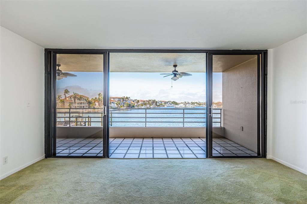 Gulfport, Florida, 33707, United States, 2 Bedrooms Bedrooms, ,2 BathroomsBathrooms,Residential,For Sale,1721966