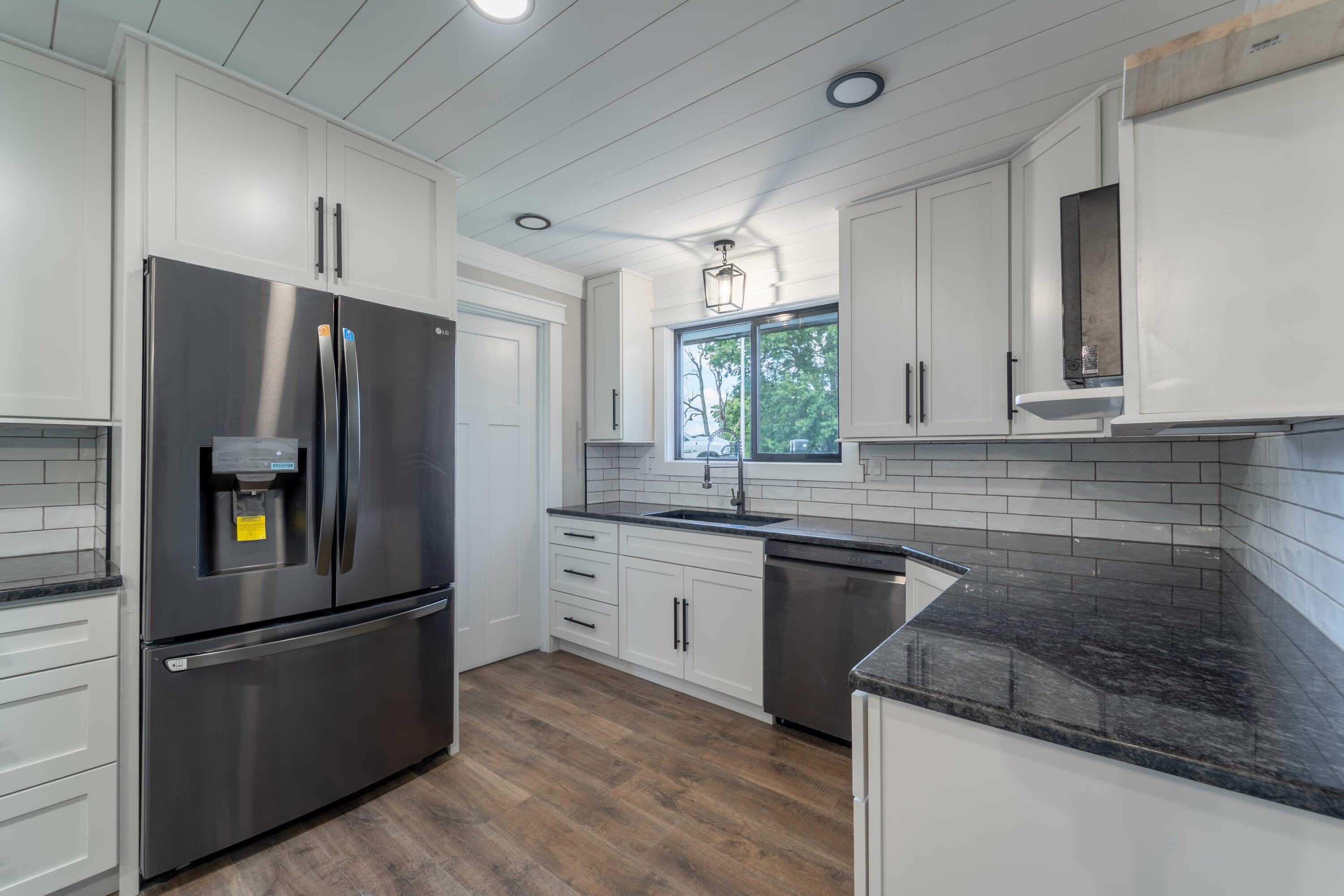 Berea, Kentucky, 40403, United States, 4 Bedrooms Bedrooms, ,4 BathroomsBathrooms,Residential,For Sale,1979235