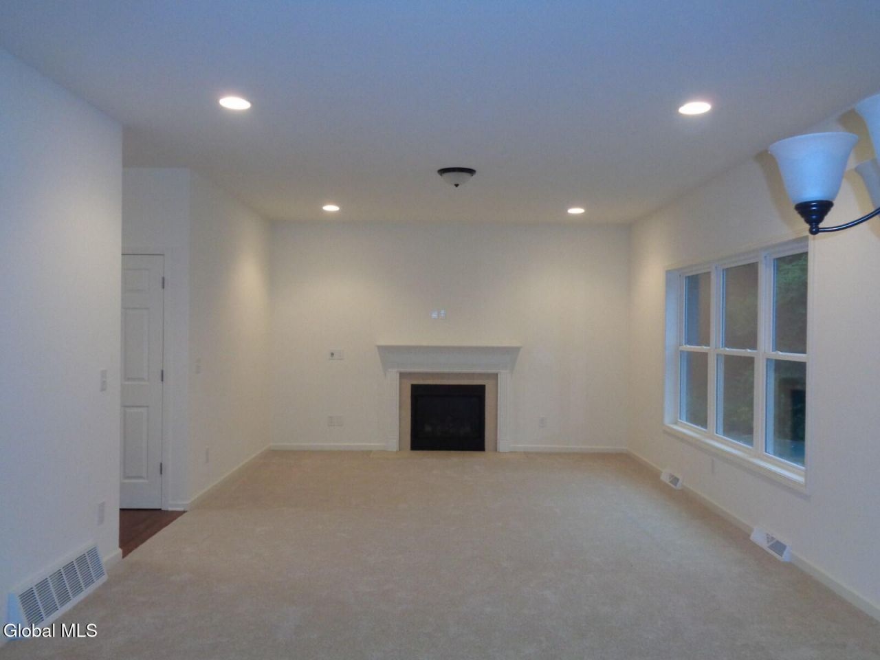 Mechanicville, New York, 12118, United States, 3 Bedrooms Bedrooms, ,3 BathroomsBathrooms,Residential,For Sale,1989340