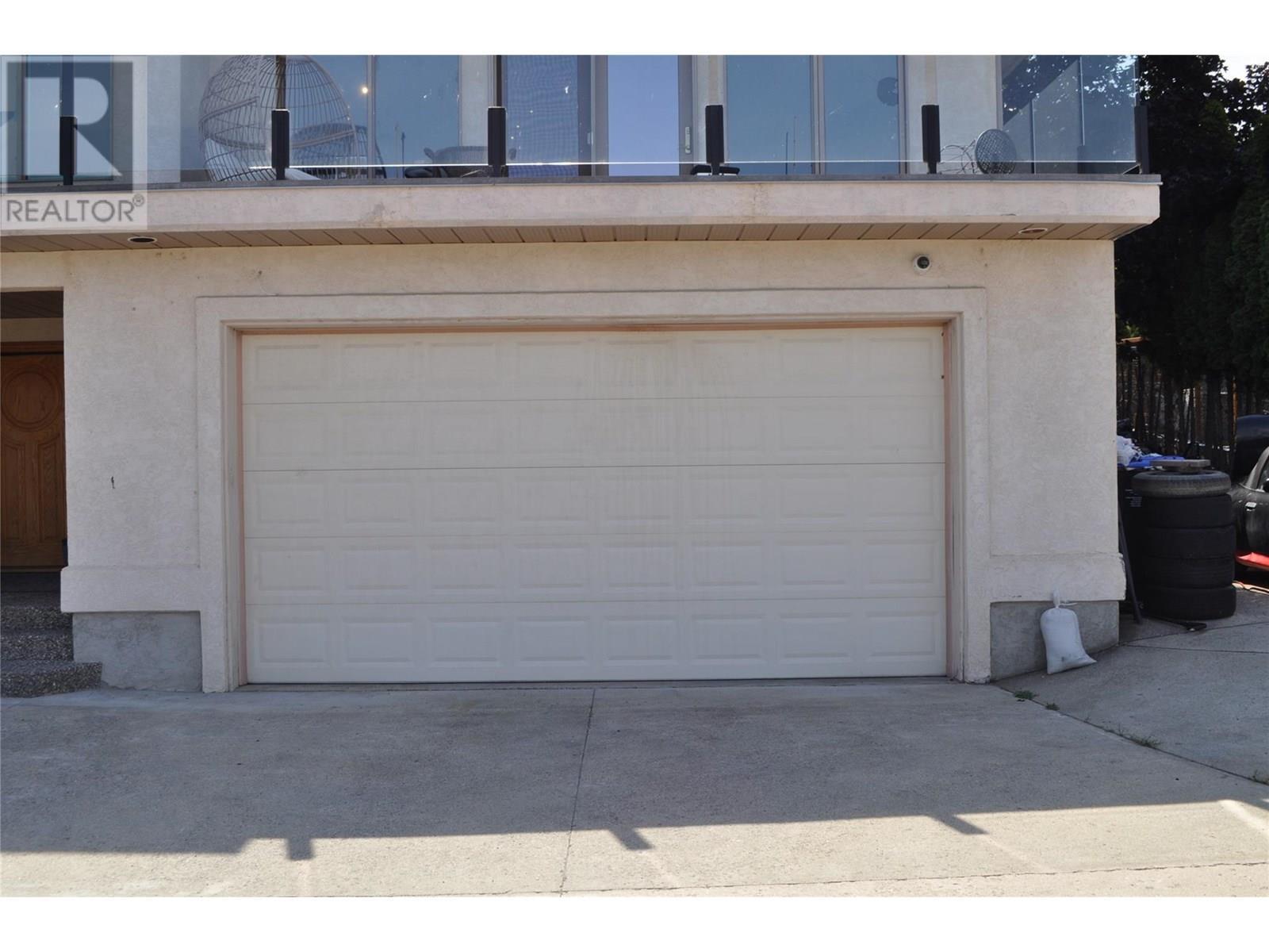 KELOWNA, British Columbia, V1W 4K4, CA, 3 Bedrooms Bedrooms, ,3 BathroomsBathrooms,Residential,For Sale,1906808