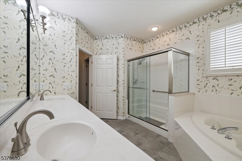 Franklin Twp., New Jersey, 08873, United States, 2 Bedrooms Bedrooms, ,3 BathroomsBathrooms,Residential,For Sale,1940389
