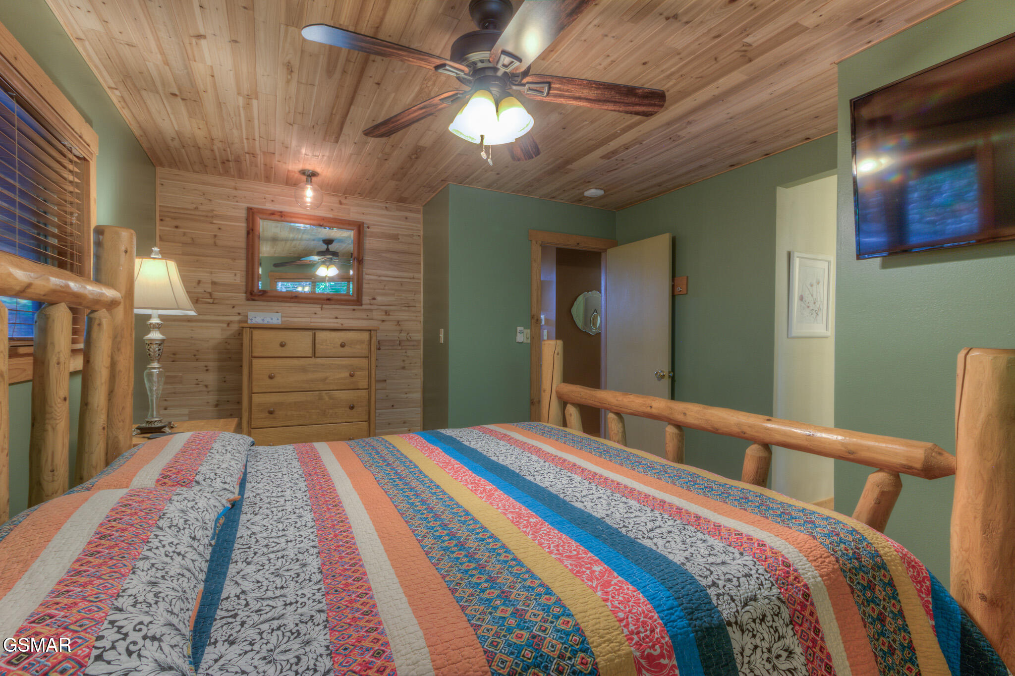 Gatlinburg, Tennessee, 37738, United States, 3 Bedrooms Bedrooms, ,4 BathroomsBathrooms,Residential,For Sale,1979752