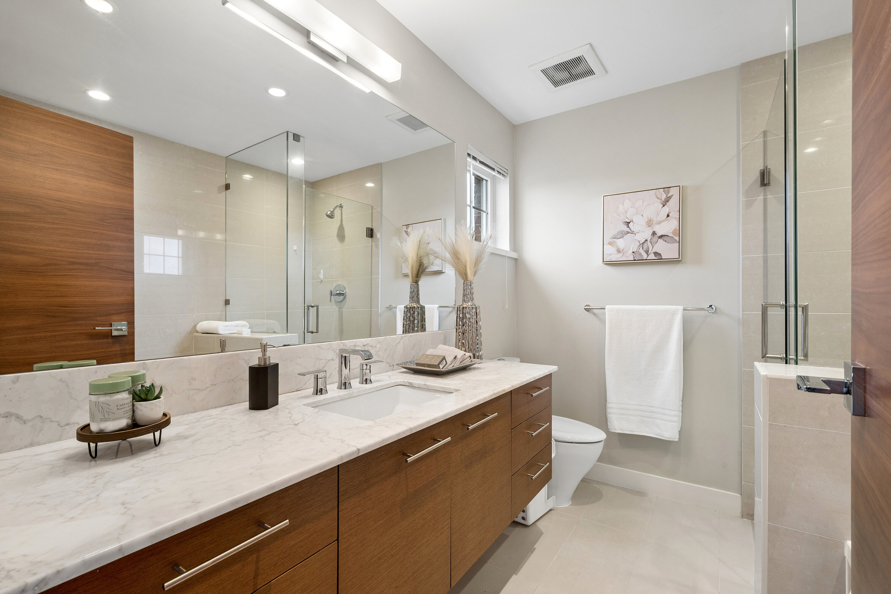  Elevated End-Unit Townhome - 物件實景