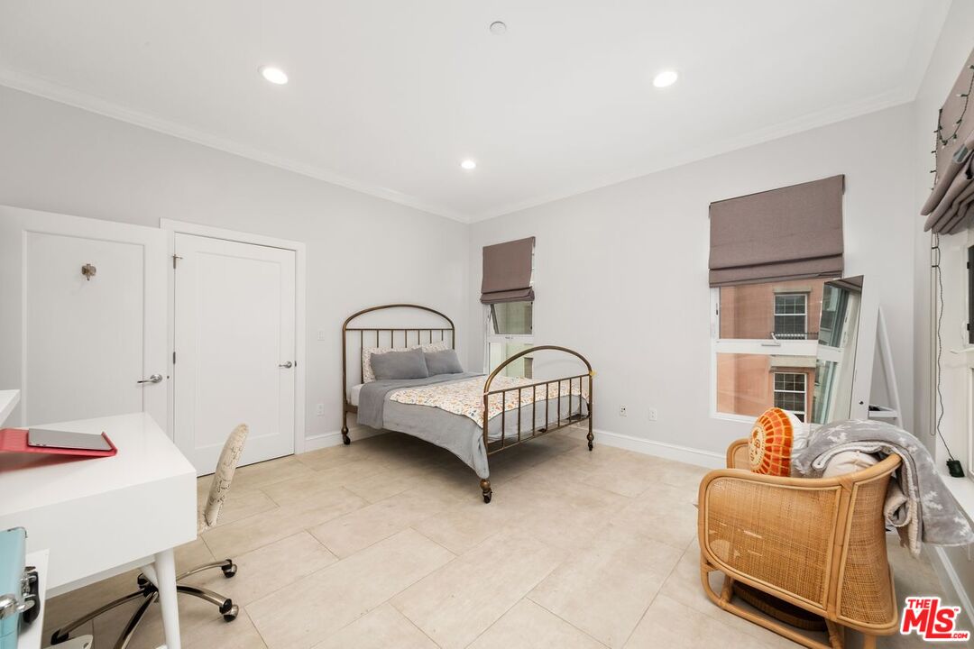Los Angeles, California, 90094, United States, 3 Bedrooms Bedrooms, ,4 BathroomsBathrooms,Residential,For Sale,1947041