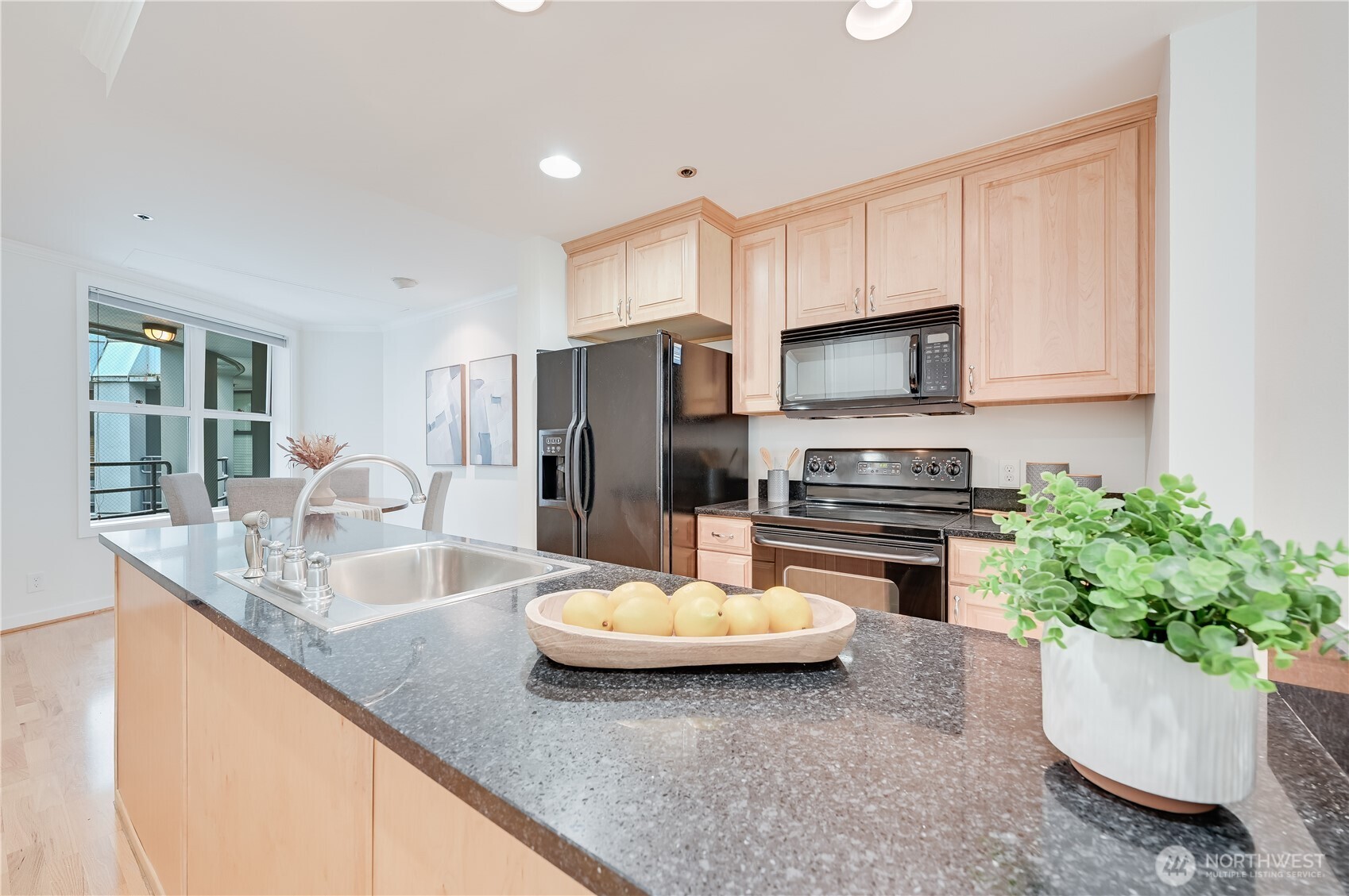 Seattle, Washington, 98101, United States, 2 Bedrooms Bedrooms, ,1 BathroomBathrooms,Residential,For Sale,1827633