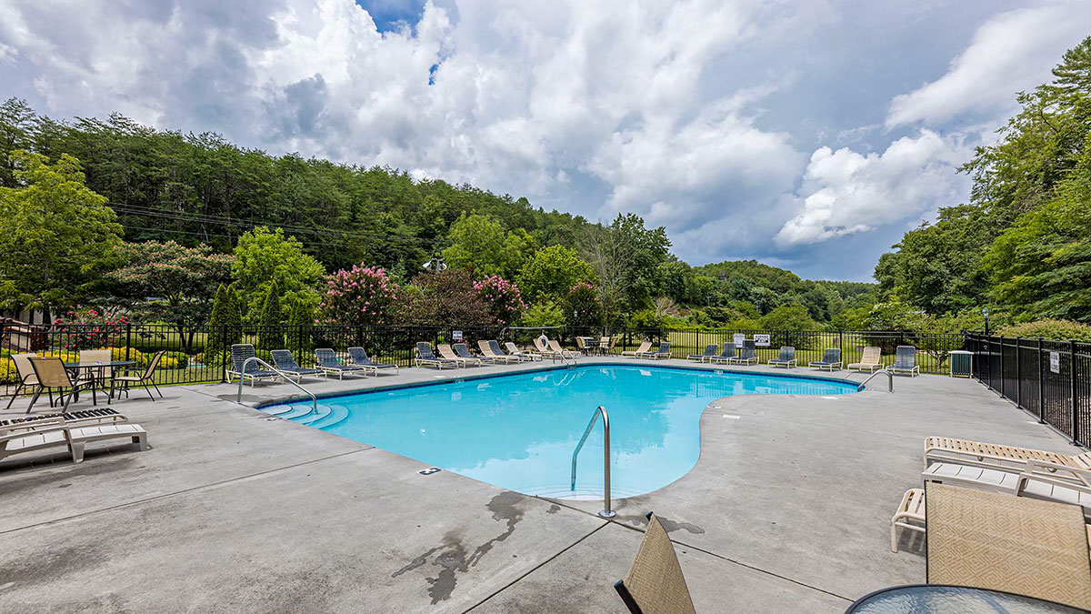 Sevierville, Tennessee, 37876, United States, 6 Bedrooms Bedrooms, ,7 BathroomsBathrooms,Residential,For Sale,1984488