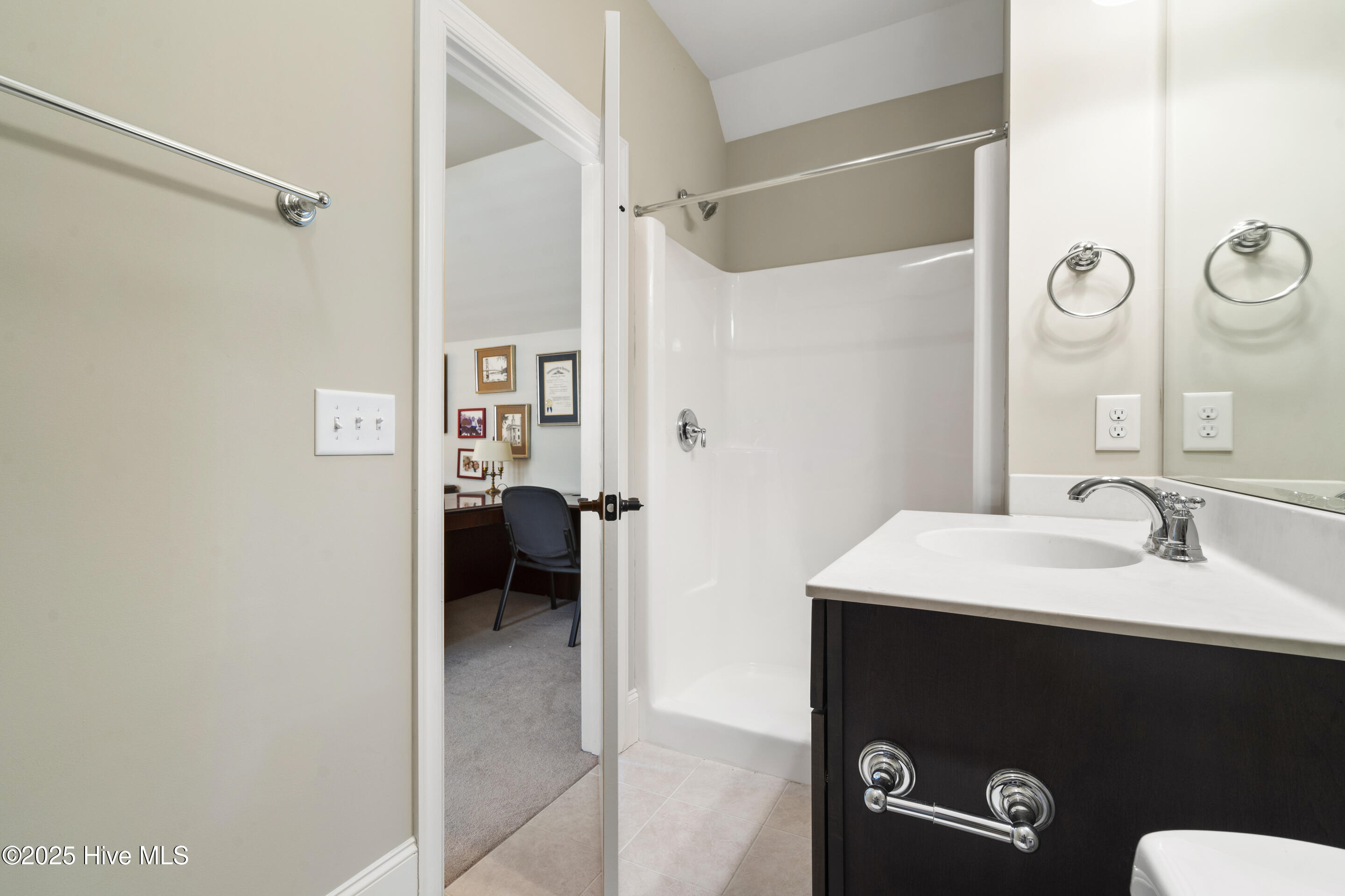 Wilmington, North Carolina, 28403, United States, 4 Bedrooms Bedrooms, ,3 BathroomsBathrooms,Residential,For Sale,1849696
