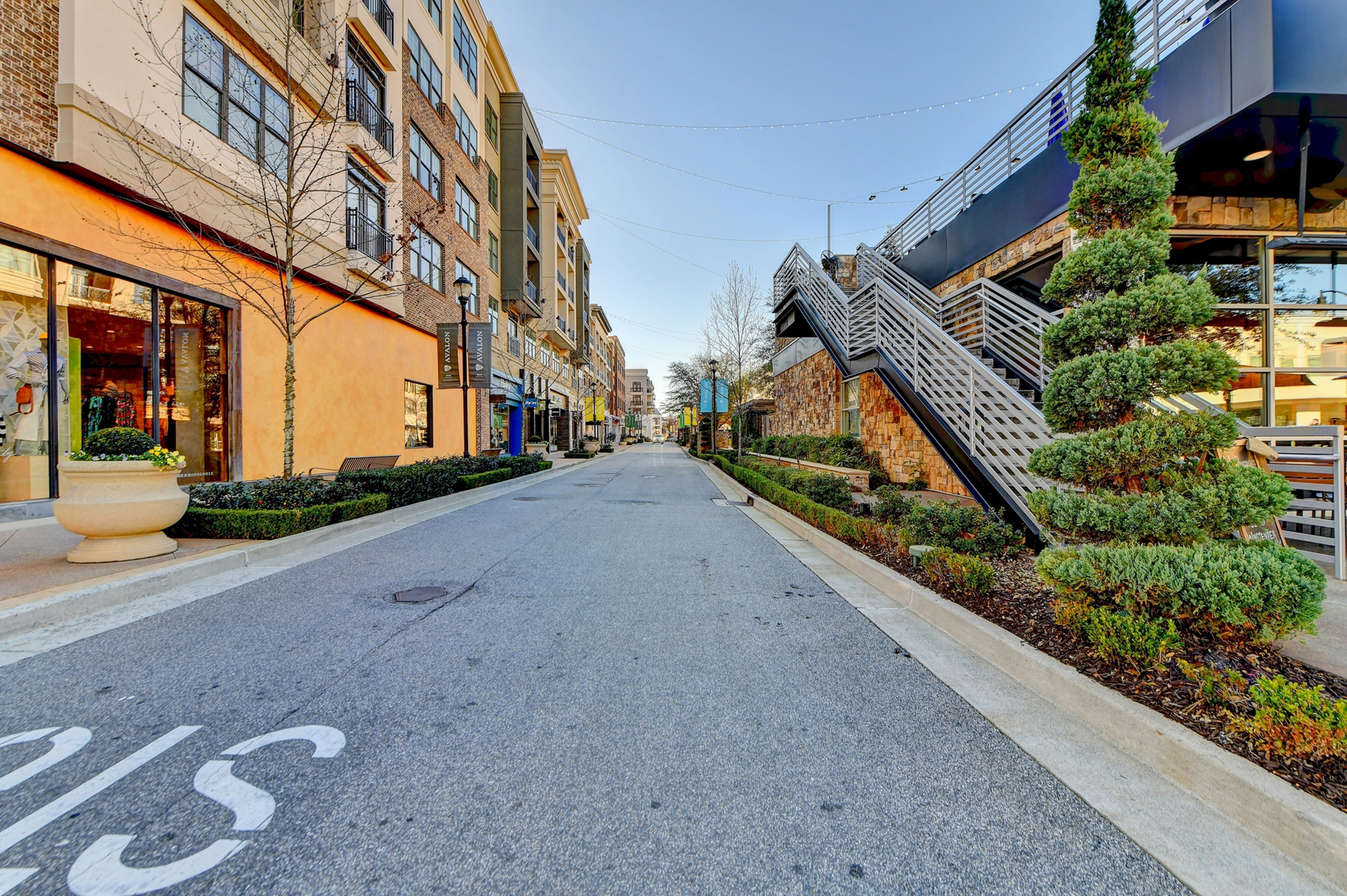  Welcome Home to this Magnificent Three-Story Townhome - 物件實景
