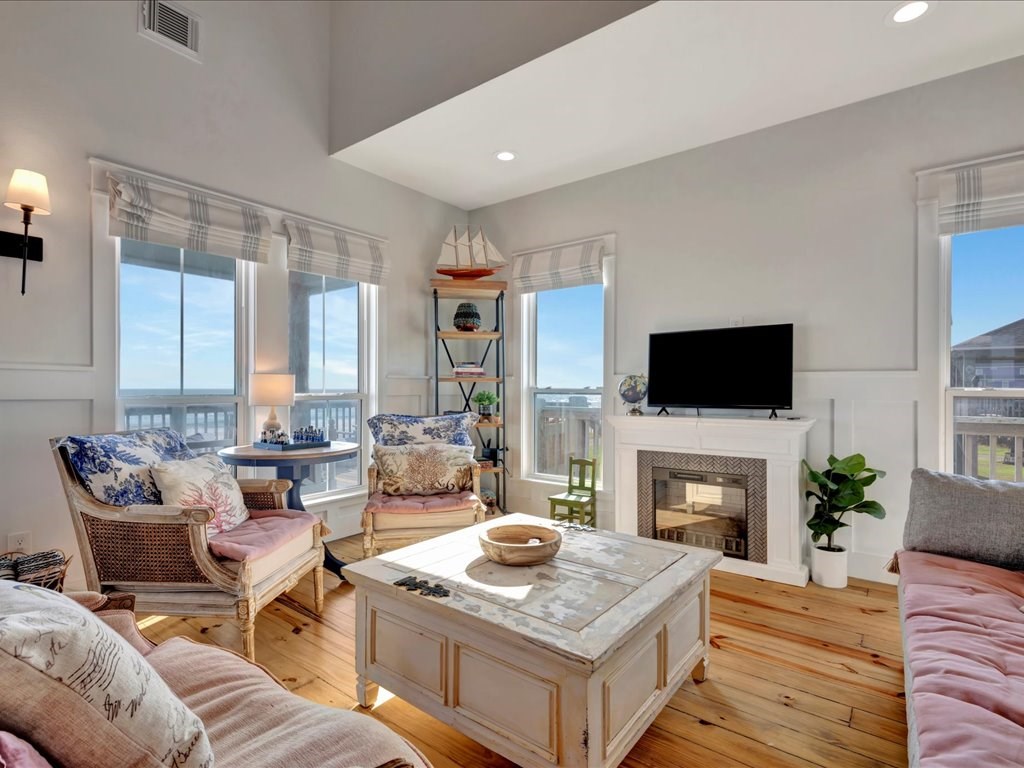 Gilchrist, Texas, 77617, United States, 3 Bedrooms Bedrooms, ,3 BathroomsBathrooms,Residential,For Sale,1978156