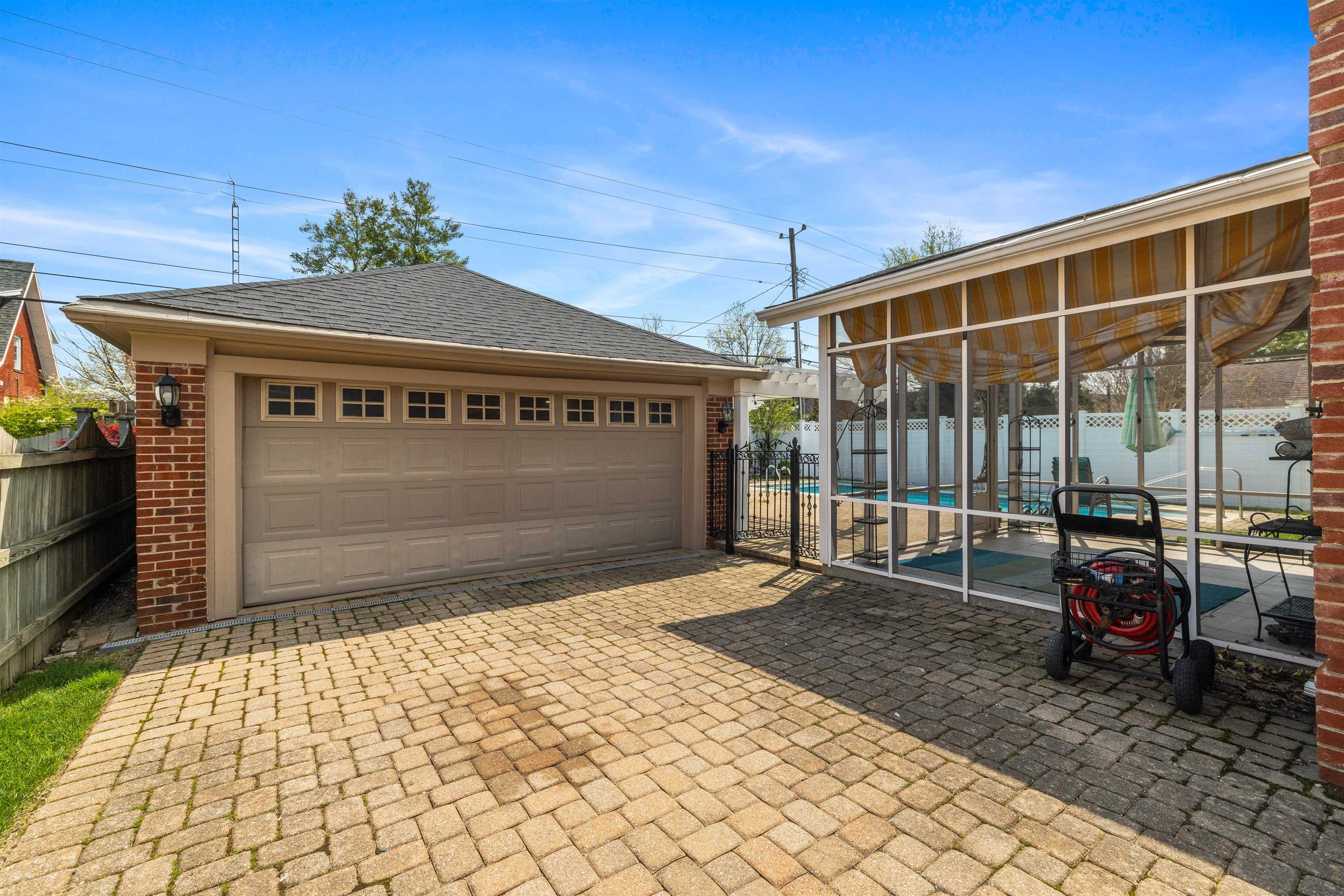 Owensboro, Kentucky, 42301, United States, 4 Bedrooms Bedrooms, ,4 BathroomsBathrooms,Residential,For Sale,1924397