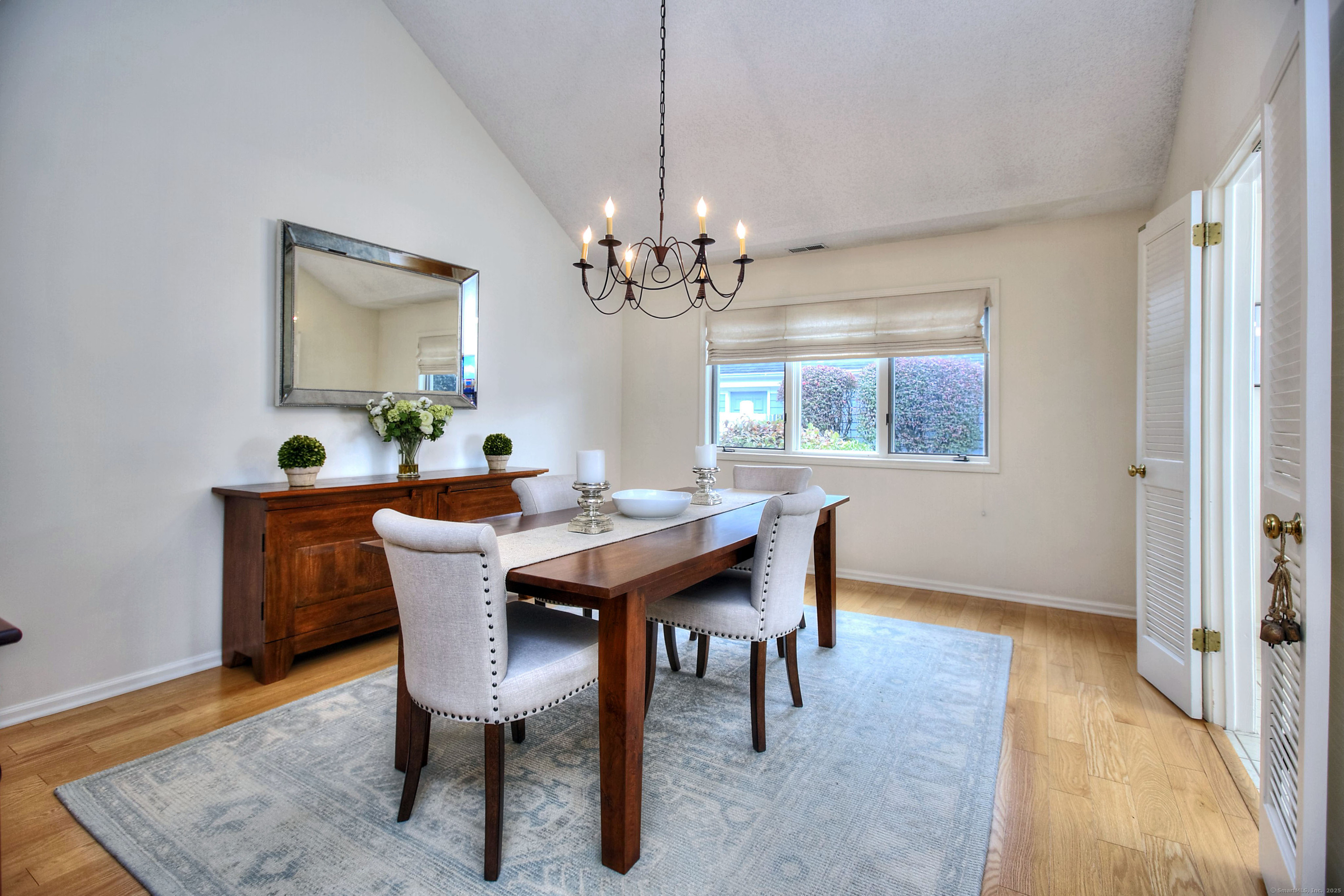 Westport, Connecticut, 06880, United States, 2 Bedrooms Bedrooms, ,3 BathroomsBathrooms,Residential,For Sale,1988257