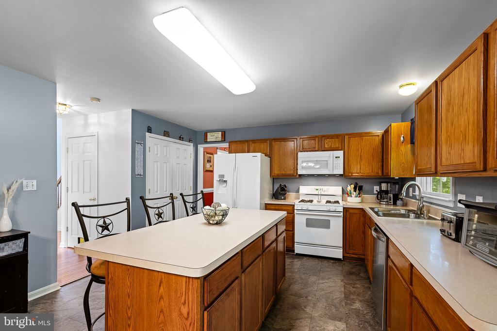 Fredericksburg, Virginia, 22408, United States, 5 Bedrooms Bedrooms, ,4 BathroomsBathrooms,Residential,For Sale,1900737
