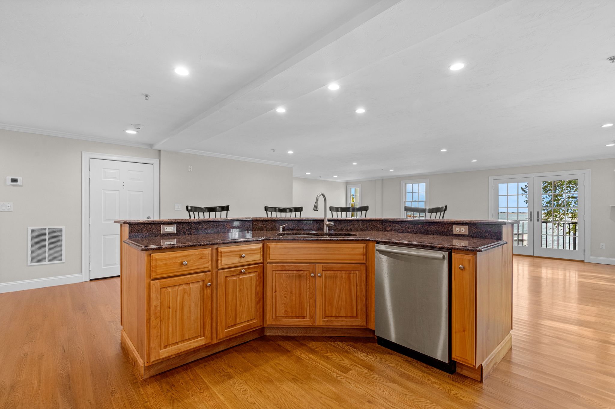  16 Carver Street, Unit 201, Plymouth, MA, 02360 - 物件實景