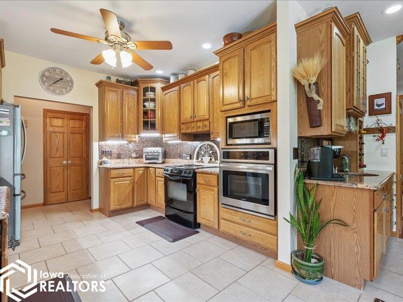 West Burlington, Iowa, 52655, United States, 4 Bedrooms Bedrooms, ,4 BathroomsBathrooms,Residential,For Sale,1982089