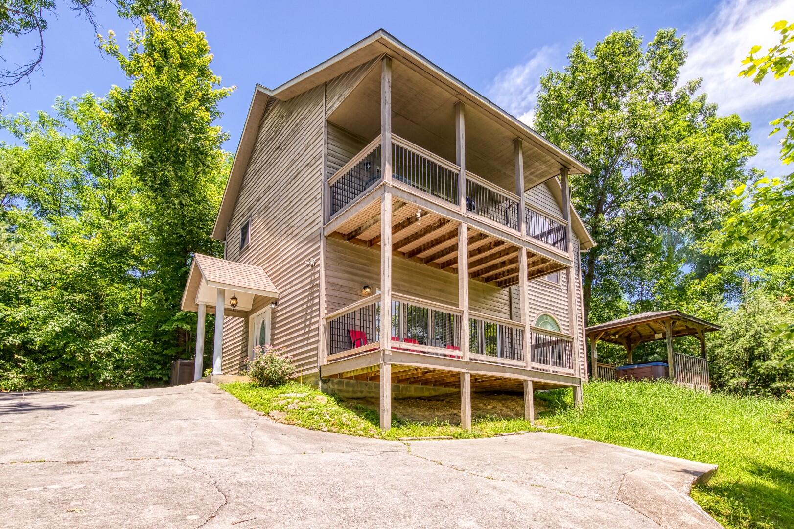 Gatlinburg, Tennessee, 37738, United States, 2 Bedrooms Bedrooms, ,3 BathroomsBathrooms,Residential,For Sale,1931589