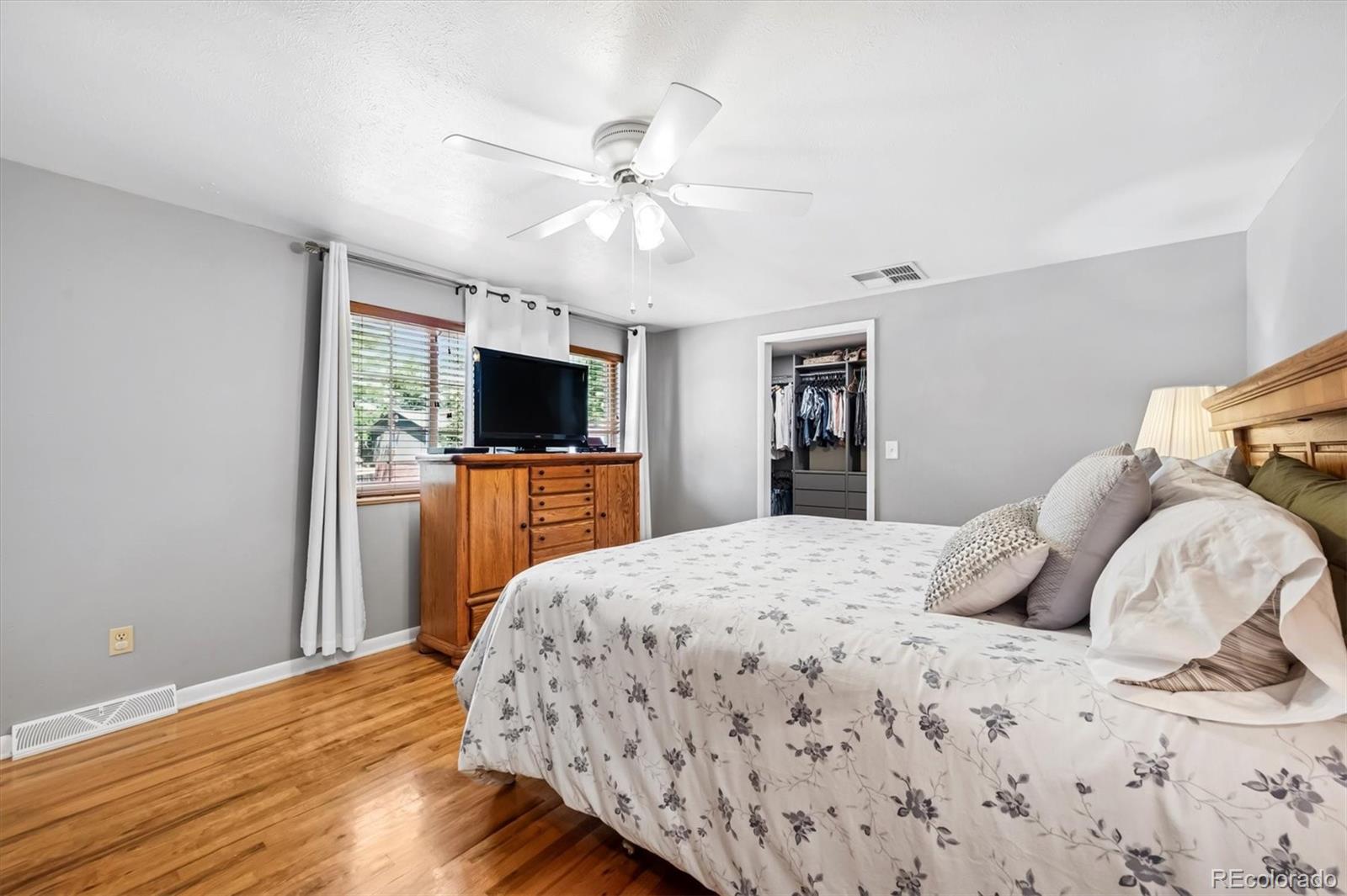 Denver, Colorado, 80227, United States, 5 Bedrooms Bedrooms, ,2 BathroomsBathrooms,Residential,For Sale,1897088