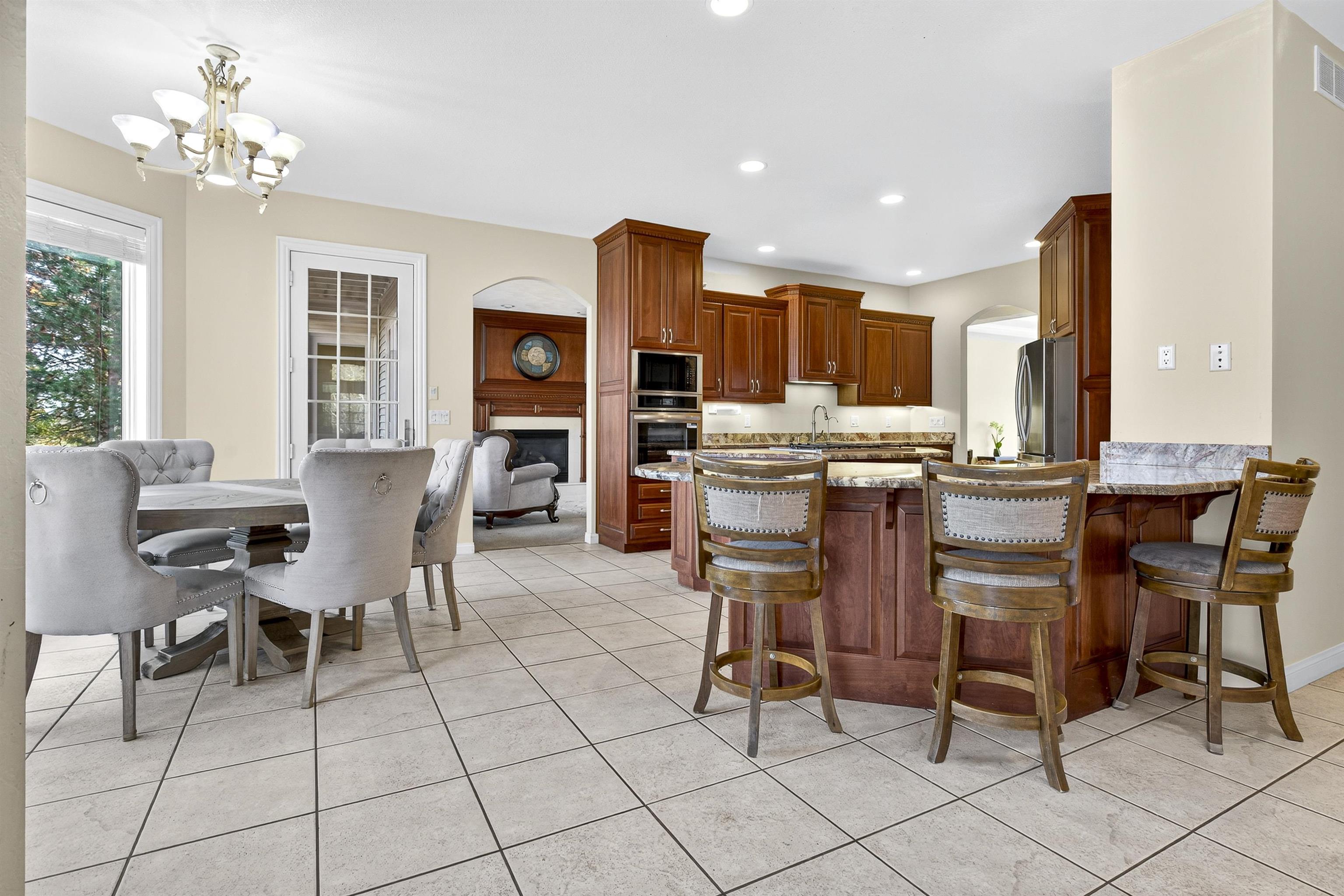 NEENAH, Wisconsin, 54956, United States, 5 Bedrooms Bedrooms, ,6 BathroomsBathrooms,Residential,For Sale,1992991