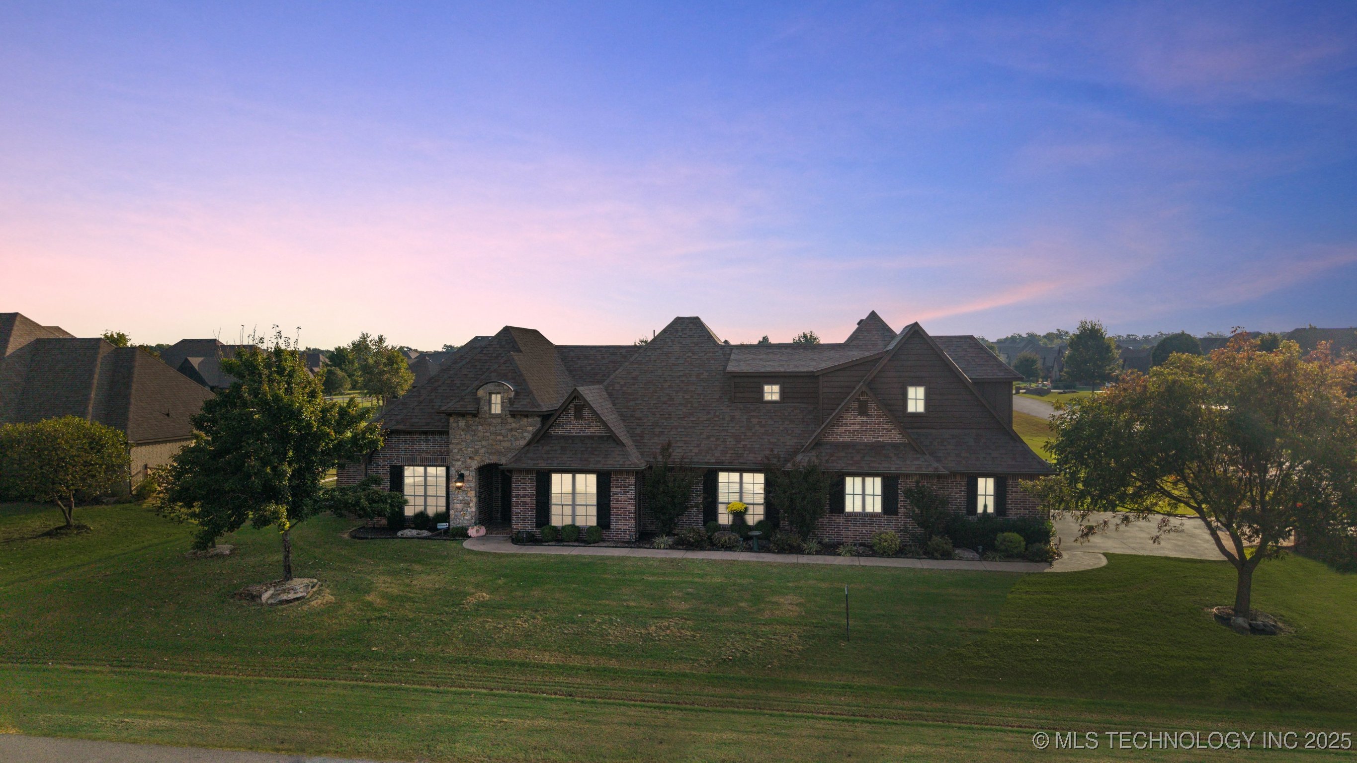 Owasso, Oklahoma, 74055, United States, 4 Bedrooms Bedrooms, ,4 BathroomsBathrooms,Residential,For Sale,1962662