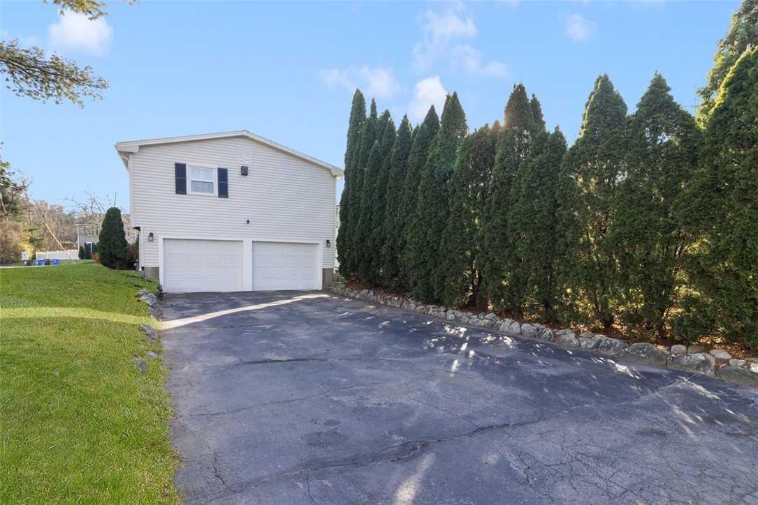 Cranston, Rhode Island, 02921, United States, 3 Bedrooms Bedrooms, ,2 BathroomsBathrooms,Residential,For Sale,1996913