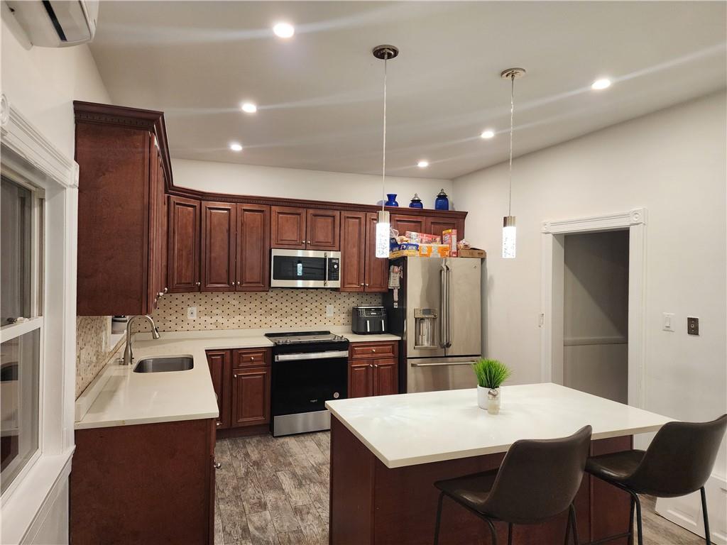 Cranston, Rhode Island, 02905, United States, 5 Bedrooms Bedrooms, ,3 BathroomsBathrooms,Residential,For Sale,1930877